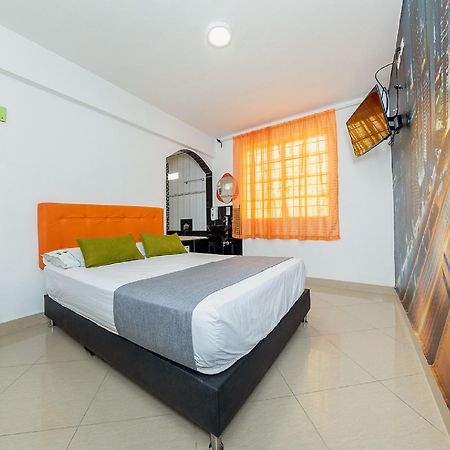 Ayenda 1231 Paradise Center Меделин Екстериор снимка